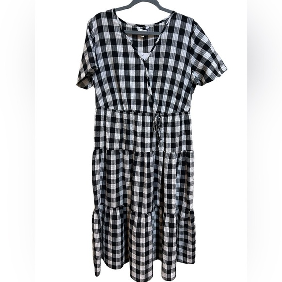 croft & barrow Dresses & Skirts - Croft & Barrow Black and White Gingham Tiered V-Neck Sundress